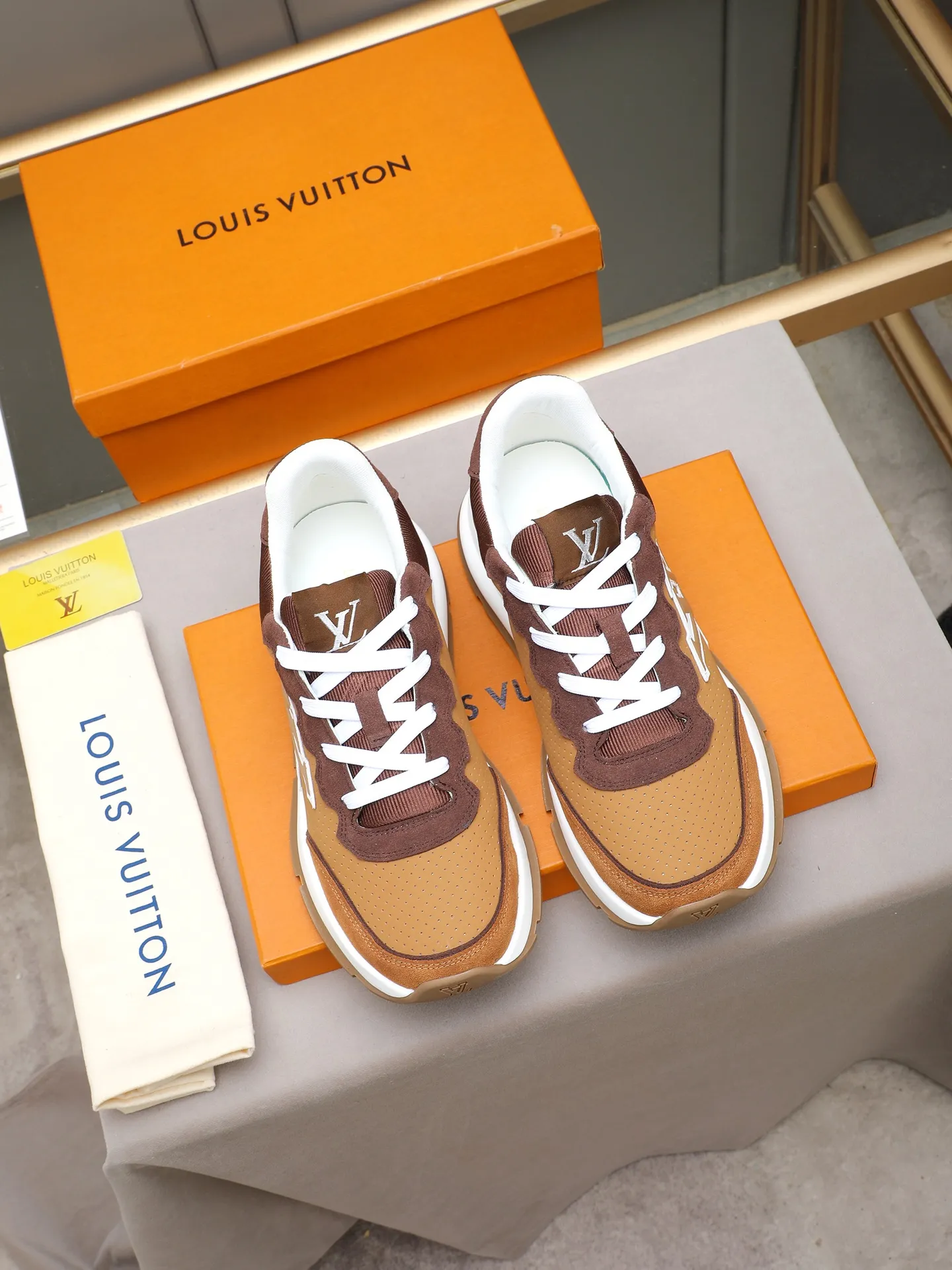 Men's shoes 💰460 Brand: LOUIS VUITTON Louis Vuitton LV Size: 38 39 40 41 42 43 44 (45 customized) Fabric: original cowhide cowhide 🔸Inside of: mesh 🔺Sole: counter foam outsole